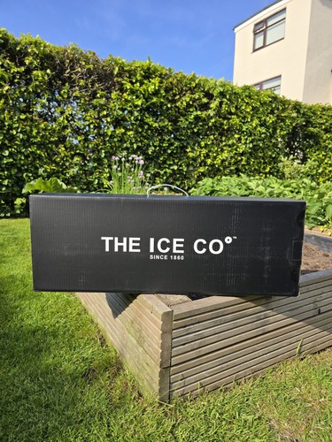 The ice bath cold - co,